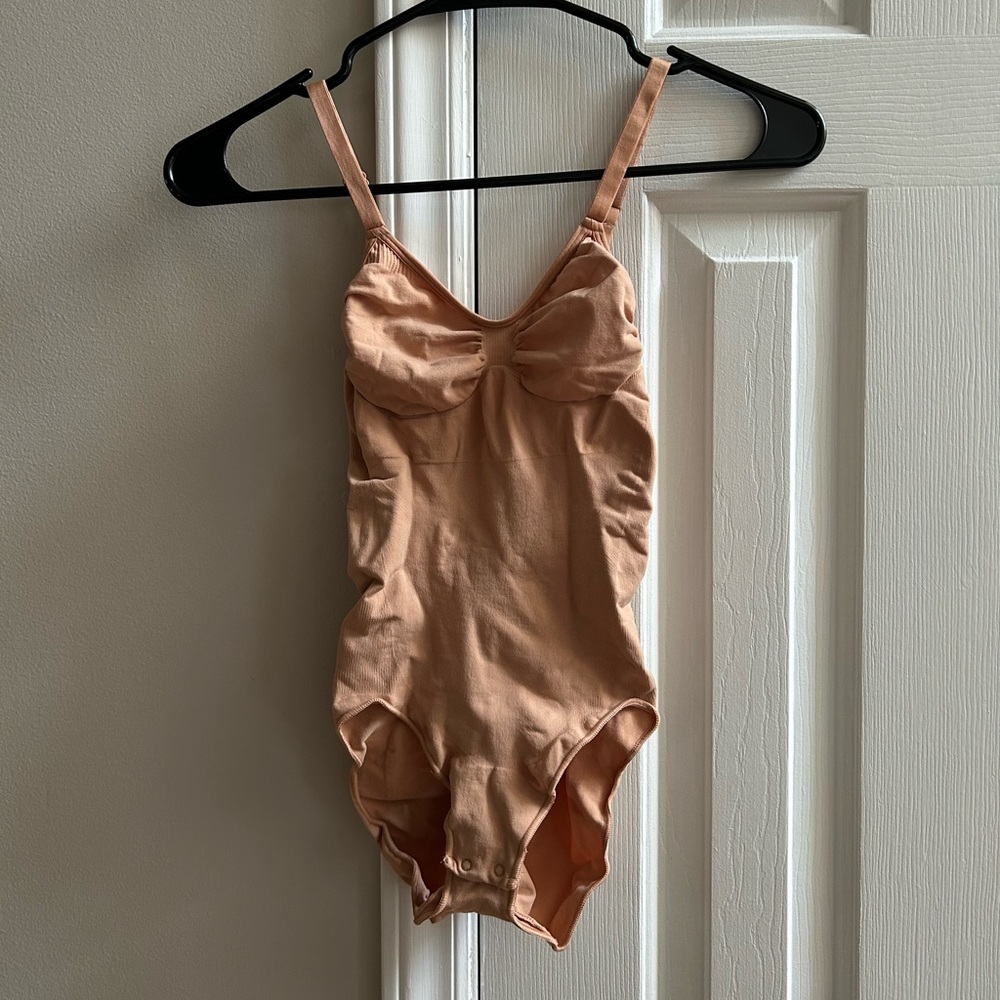Skims sculpting shapewear bodysuit